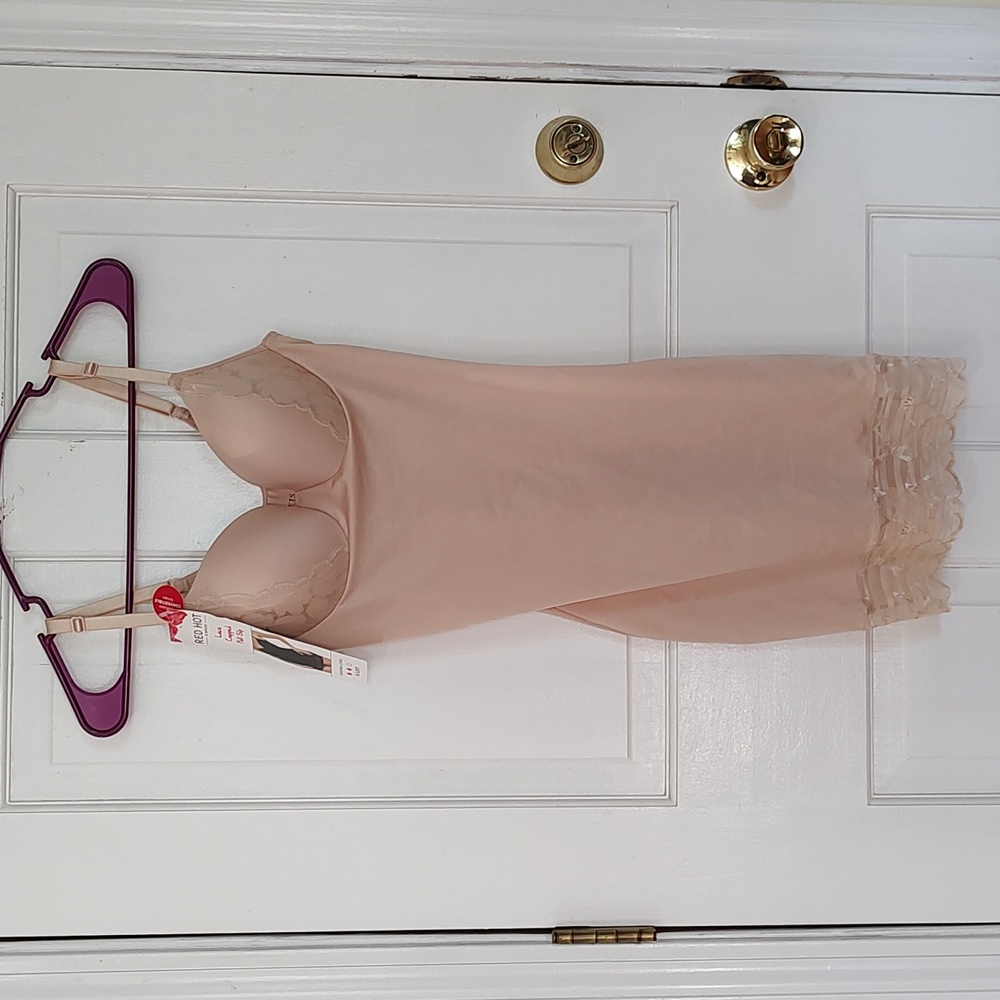 Assets Red Hot Spanx NWT Lace Cupped Full Slip S/P Microfiber Wire-free